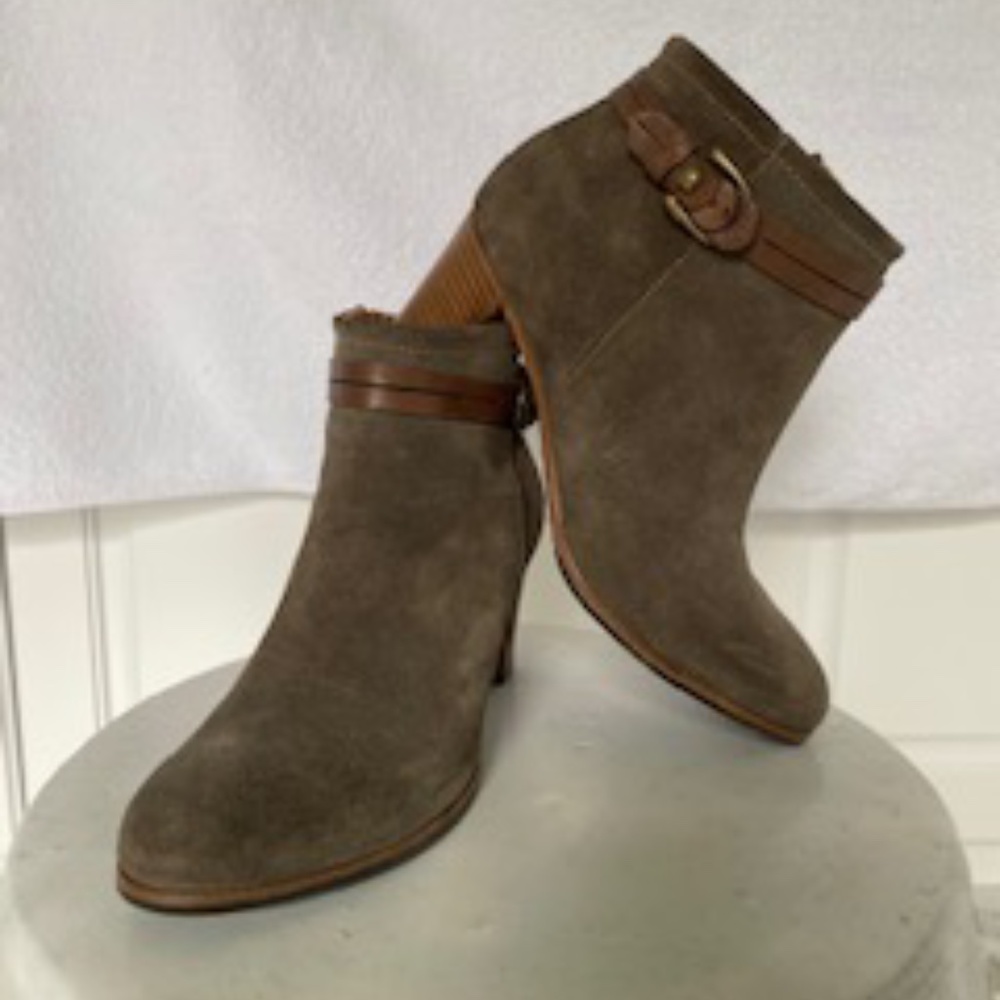 Alberto Fermani bootie 7 1/2 olive suede